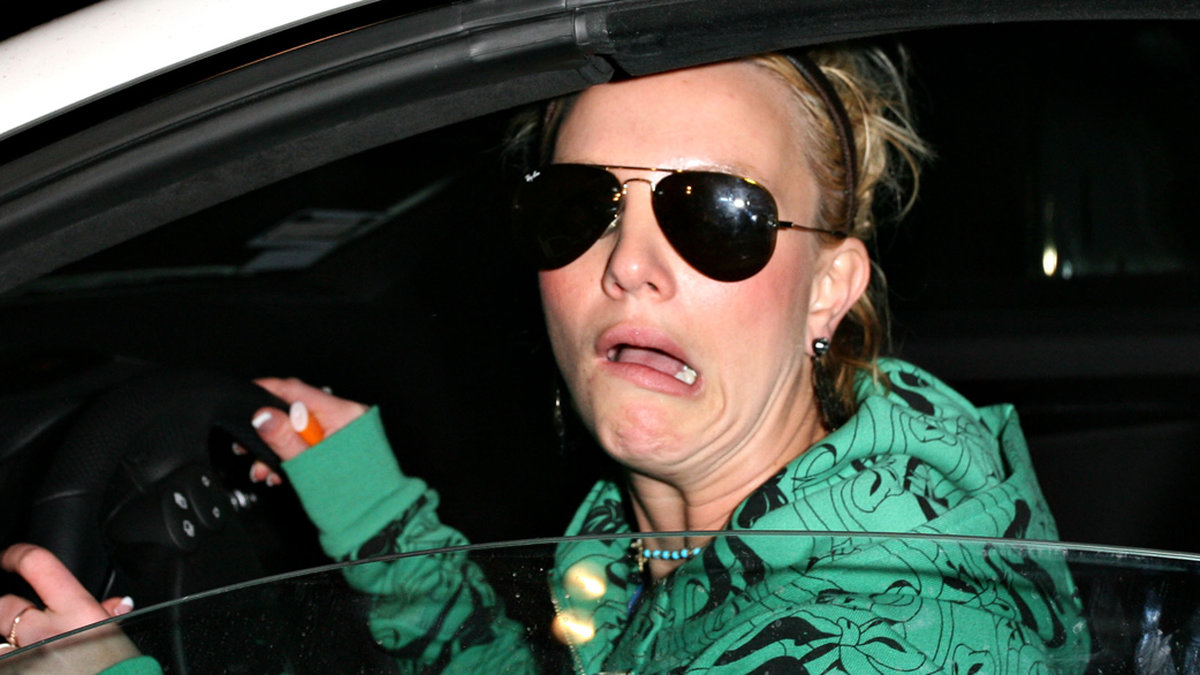 År 2007 när Britney Spears hade sitt berömda sammanbrott så tipsade hon själv fotograferna om var hon skulle befinna sig. 