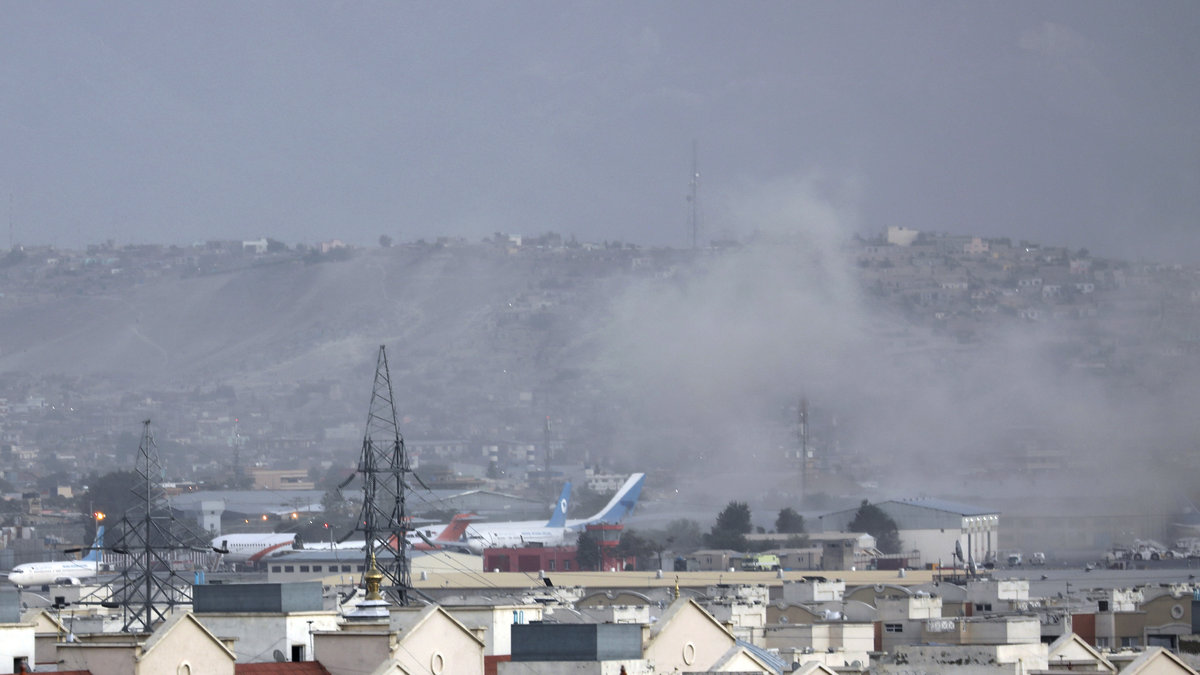 En omfattande explosion har inträffat vid Kabuls flygplats.