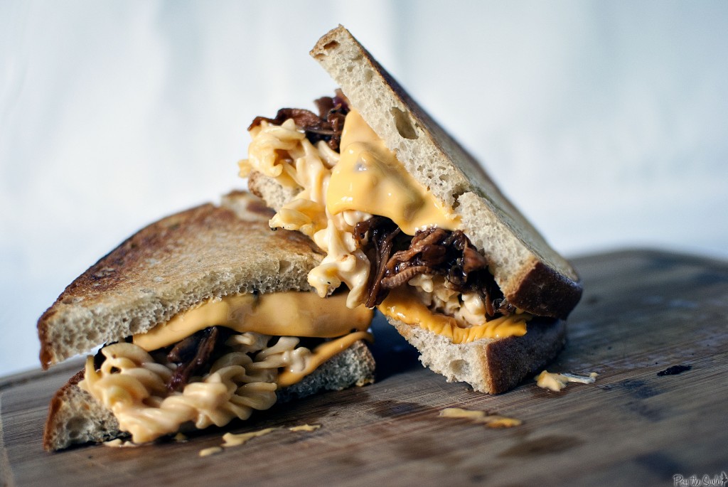 Varma mackor med mac and cheese och pulled pork. Varma mackor med mac and cheese och pulled pork.