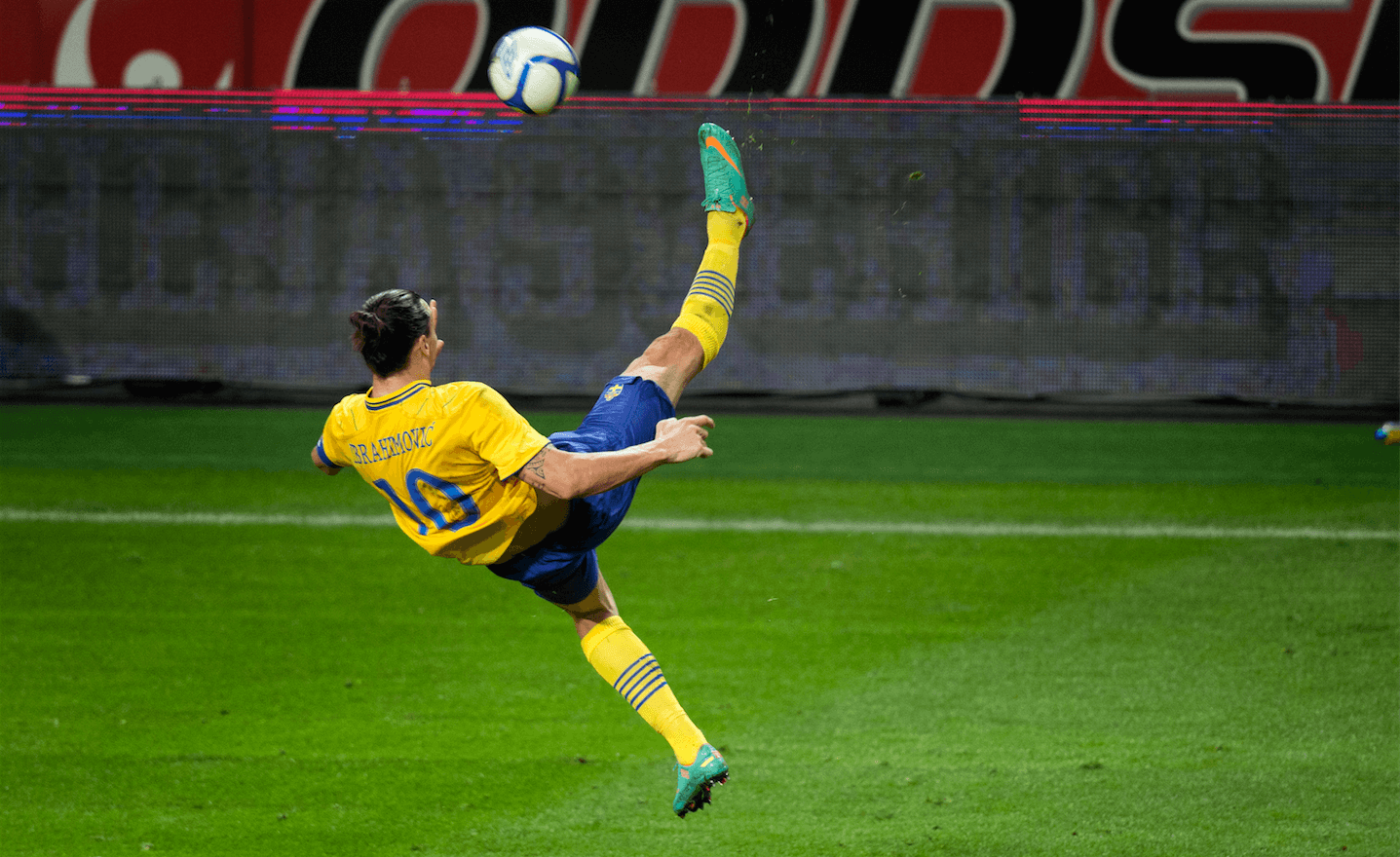 Han invigde den nya nationalarenan genom att sätta ett fantastiskt 4–2-mål på England. Han invigde den nya nationalarenan genom att sätta ett fantastiskt 4–2-mål på England.