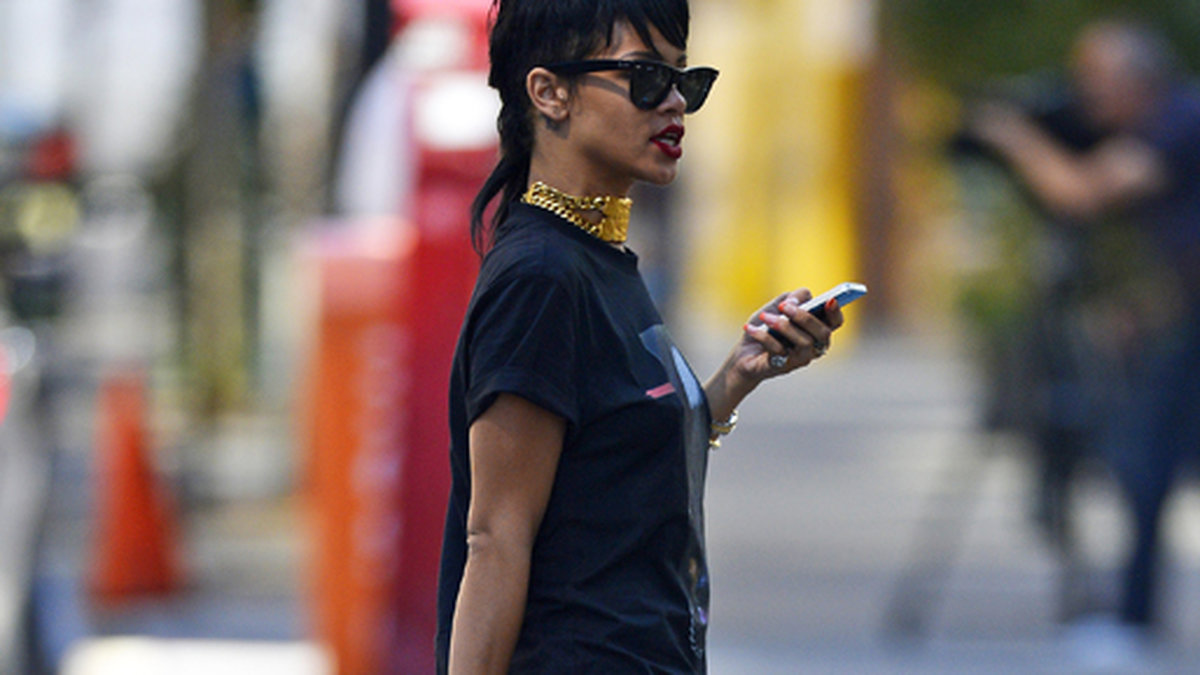 Rihanna på höga klackar i sin nya hemstad New York. 