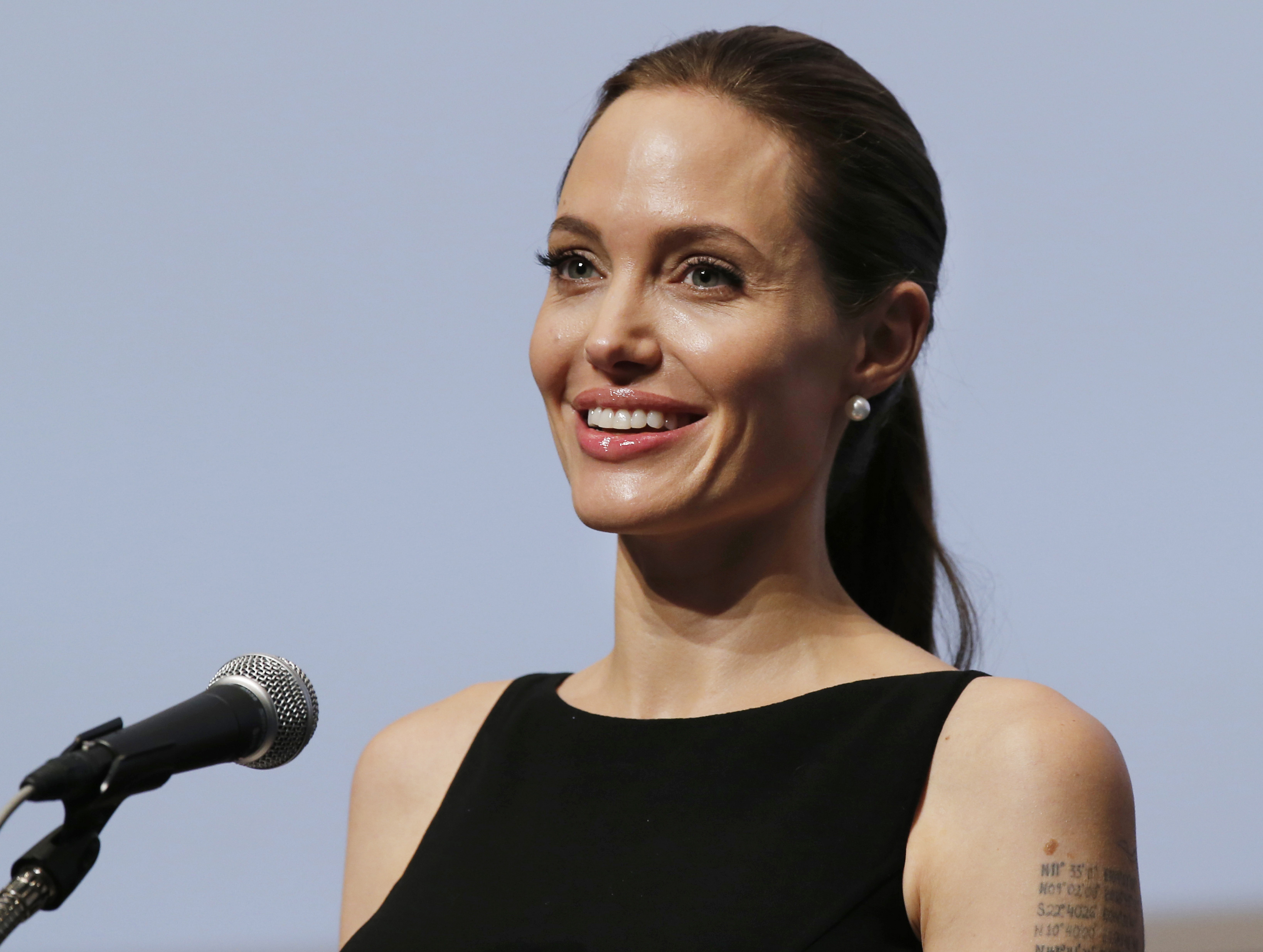 Angelina Jolie, som talade öppenhjärtligt om valet att operera bort sina bröst för att undvika en ärftlig bröstcancer. Angelina Jolie, som talade öppenhjärtligt om valet att operera bort sina bröst för att undvika en ärftlig bröstcancer.