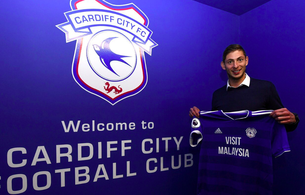 Emiliano Sala med Cardiff-tröja. Emiliano Sala med Cardiff-tröja.