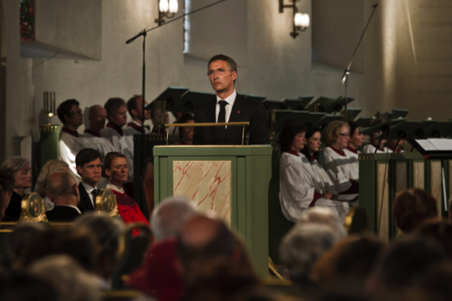 Norges statsminister Jens Stoltenberg höll ett mycket hyllat tal i domkyrkan. Där värnade han öppenheten i  det norska samhället.