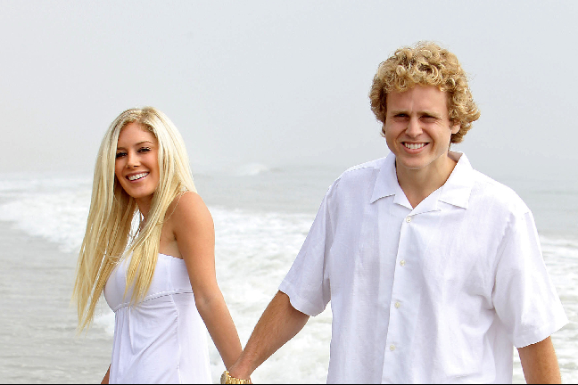 Trots vännernas varningar valde Heidi Montag att skynda fram till altaret med intrigmakaren Spencer Pratt den 25 april 2009 i realityserien "The Hills". Trots vännernas varningar valde Heidi Montag att skynda fram till altaret med intrigmakaren Spencer Pratt den 25 april 2009 i realityserien "The Hills".