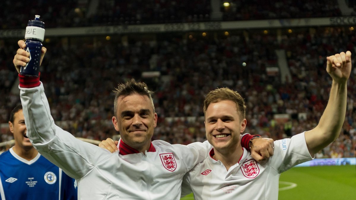 Olly blev inbjuden av Robbie Williams att spela fotboll i förmån för "UNICEF".