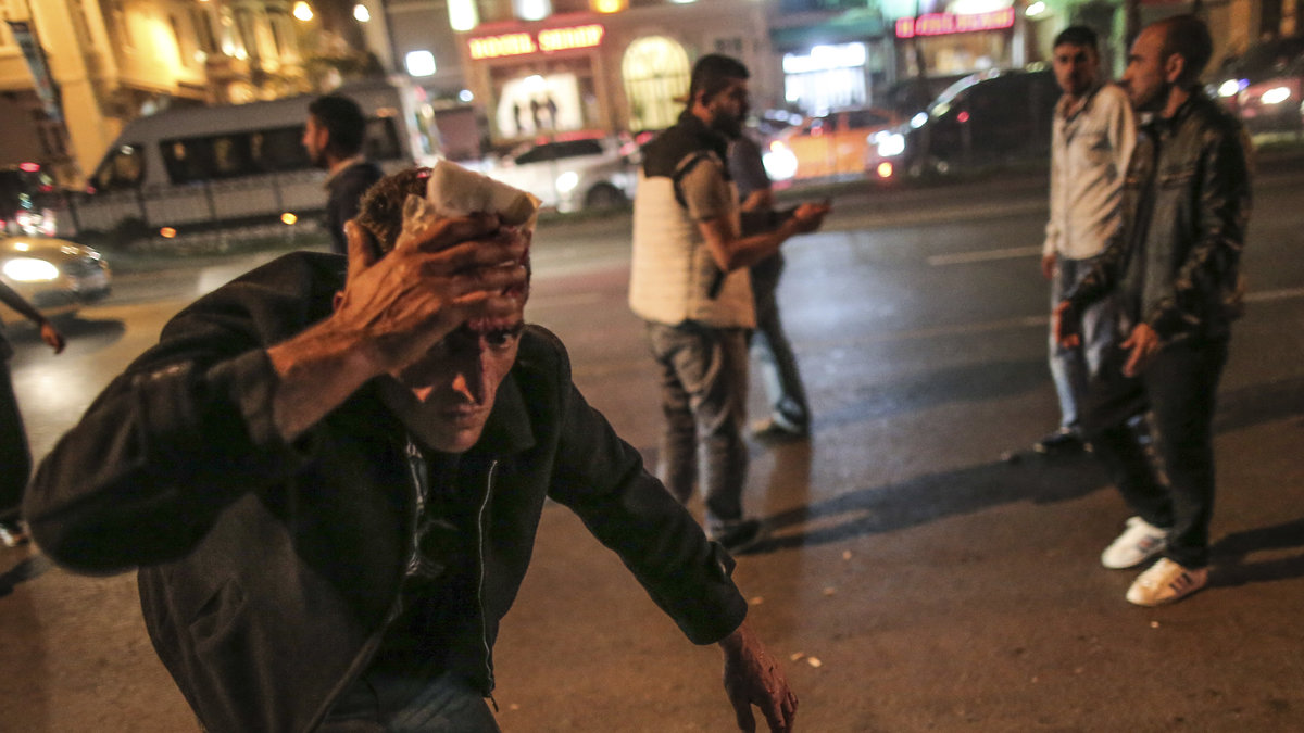En man har skadats i samband med demonstrationer i Istanbul, Turkiet. 