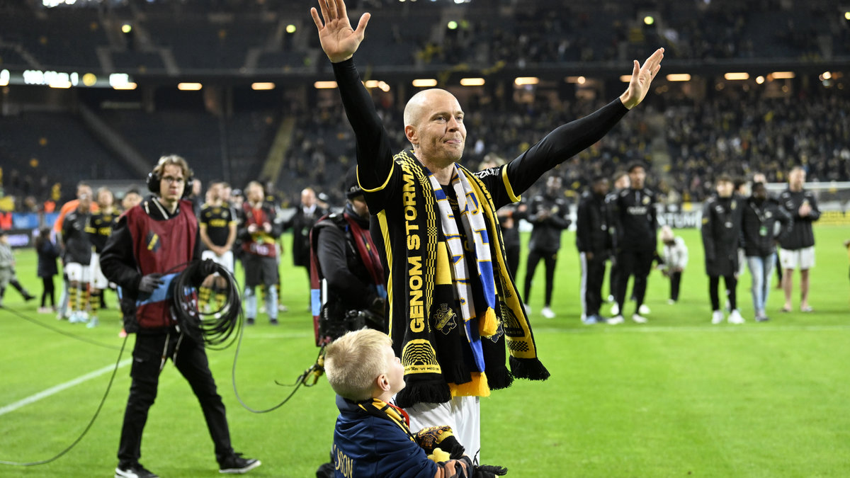 Per Karlsson har spelat i AIK i 19 år i söndags avslutade han fotbollskarriären 