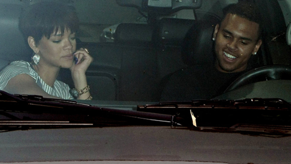 Rihanna och Chris Brown har återförenats. Chris gör nu allt i sin makt för att imponera på Rihanna.