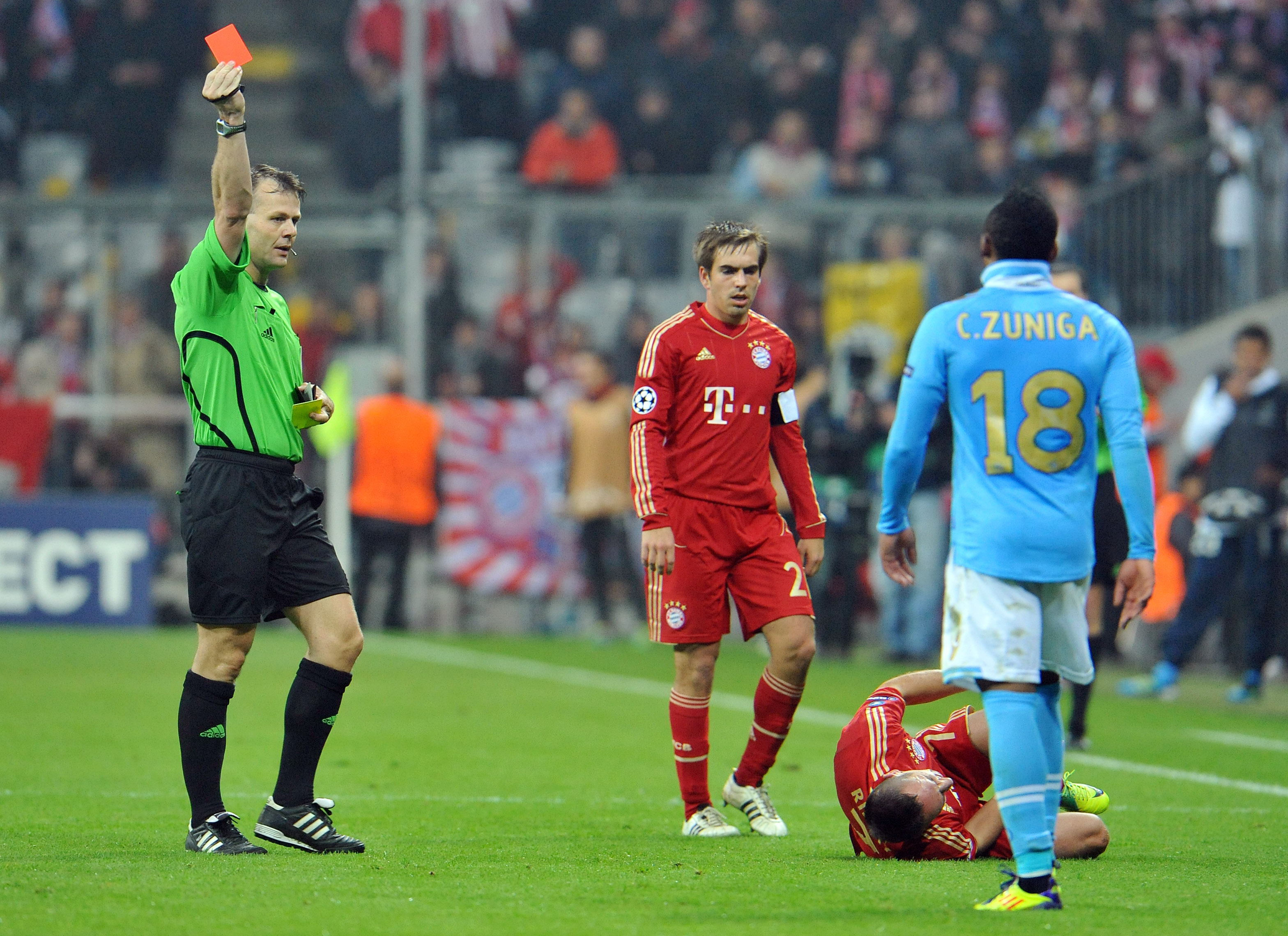 Kuipers delade ut två röda kort när Bayern München och Napoli möttes i Champions League i november. Precis som när han dömde Fulham-Juventus mars 2010. Repris att vänta för Milan?
