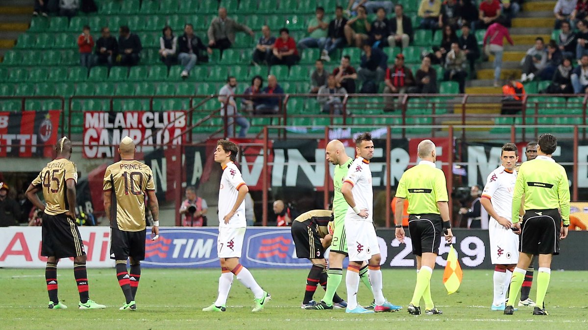 En match mellan Milan och Inter fick avbrytas i våras då rasistiska glåpord kom mot Mario Balotelli och Kevin Prince Boateng.