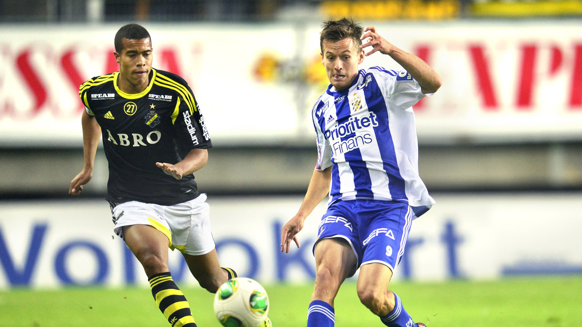 AIK:s Robin Quaison under match mot IFK Göteborg 