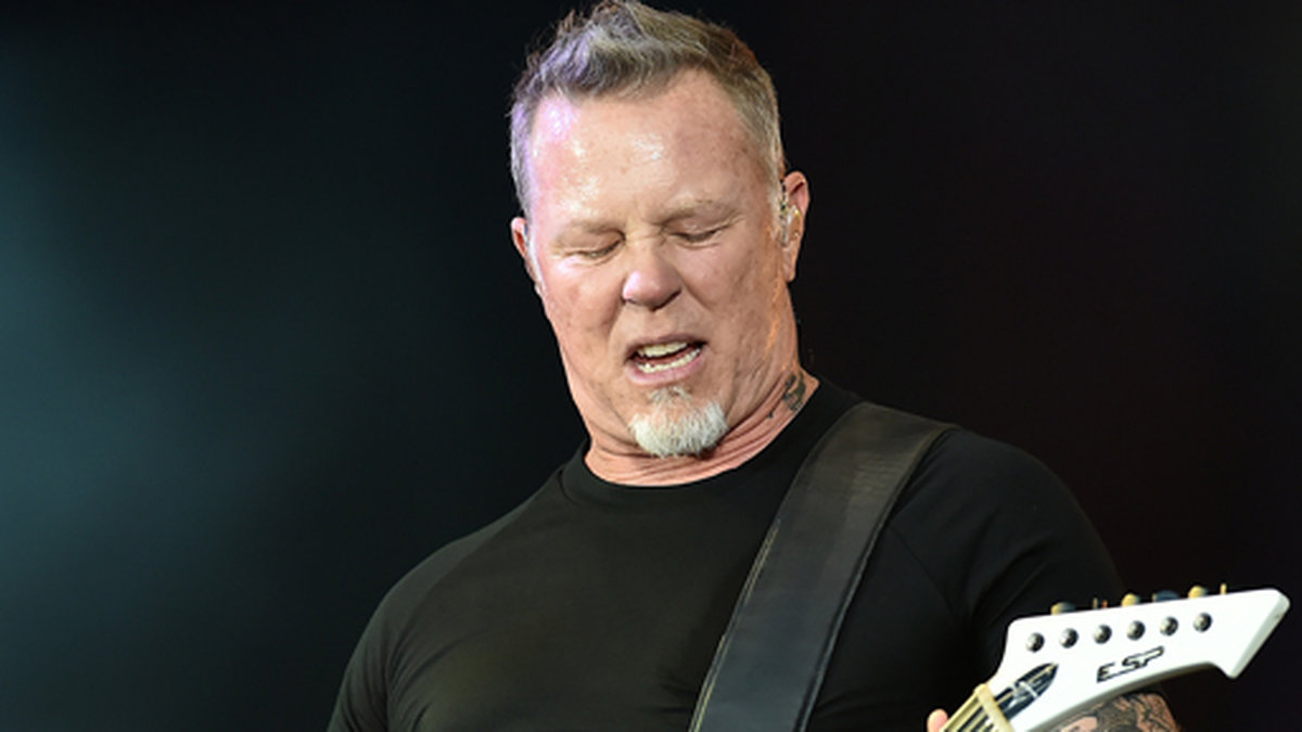 James Hetfield i Metallica kör loss. 