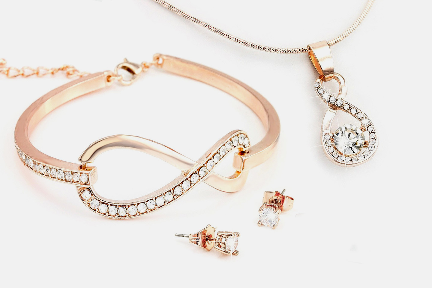 Smyckesset med Swarovskikristaller Smyckesset med Swarovskikristaller