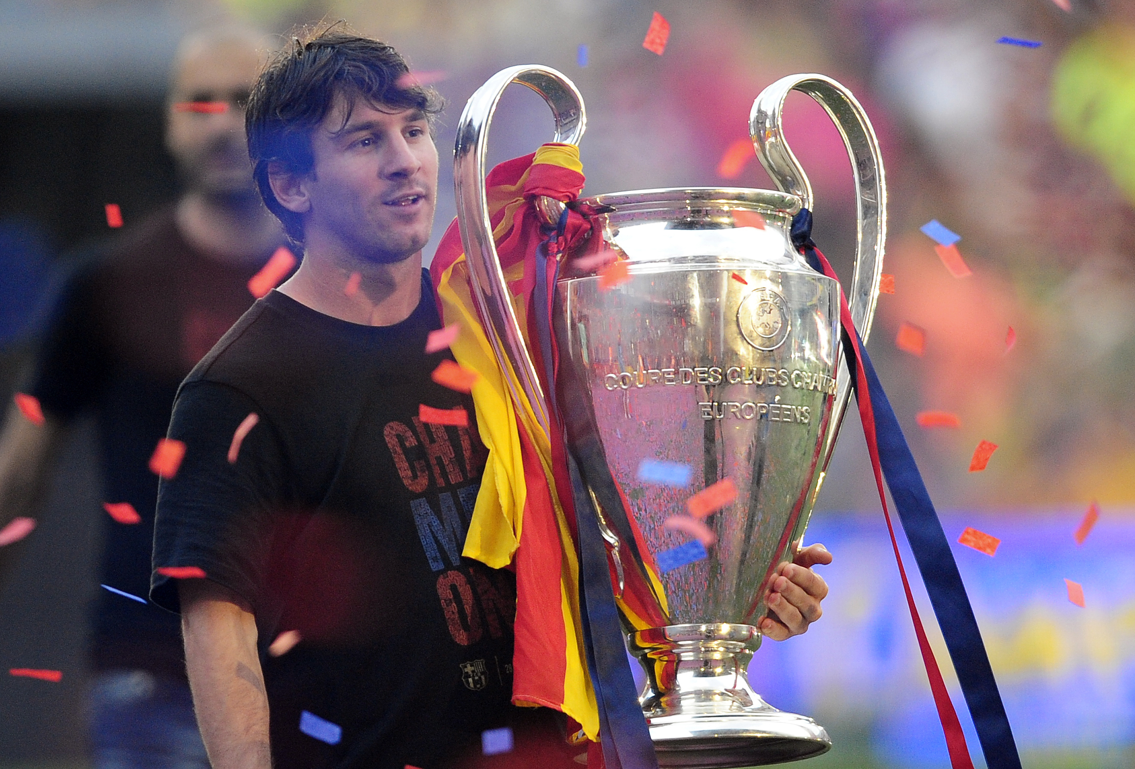Messi med den kanske mest åtråvärda klubblagspokalen man kan vinna. Han ser nästan oförskämt arrogant ut. Messi med den kanske mest åtråvärda klubblagspokalen man kan vinna. Han ser nästan oförskämt arrogant ut.