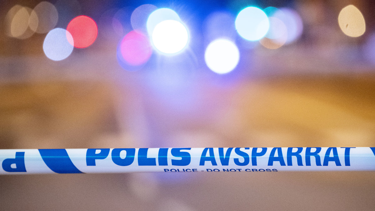 En 12-årig flicka fick föras till sjukhus efter att ha skadats vid en explosion i Malmö under måndagen.