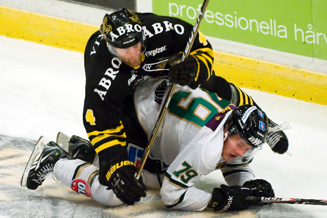 Det var många brottningsmatcher i den fjärde semifinalen. Det var många brottningsmatcher i den fjärde semifinalen.