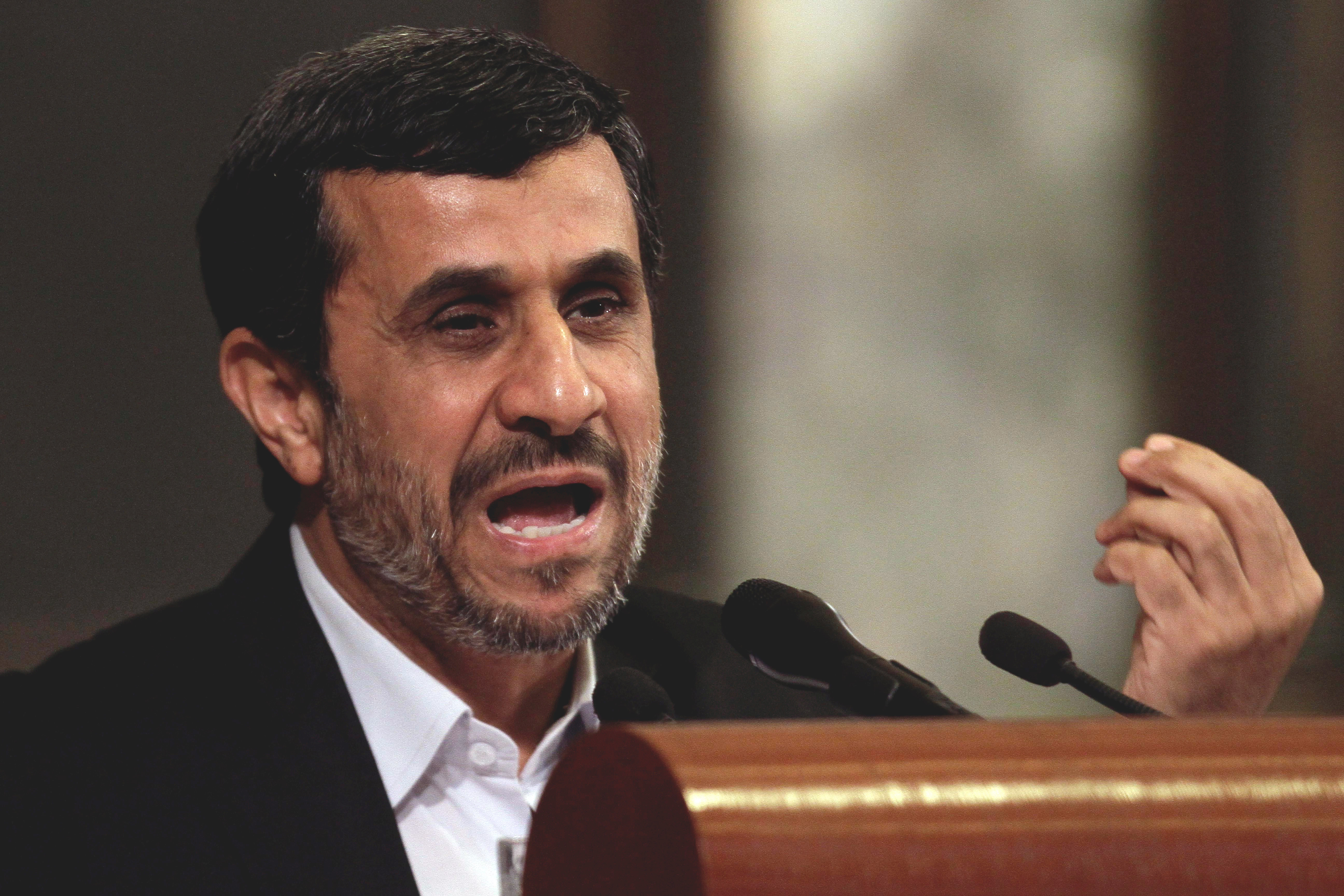 Mahmoud Ahmadinejad har i sitt Iran länge velat starta en egen, nationell, version av internet. Det har utannonserats flera gånger men ännu existerar det inte. Den iranska regimen har dock fortsatt döma människor till döden för saker de skrivit på nätet o