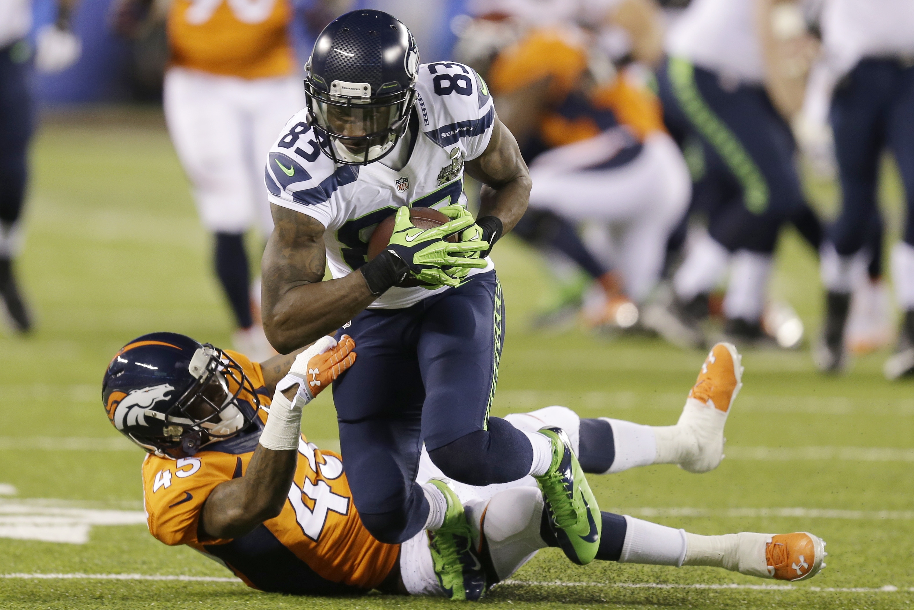 Seattle Seahawks Ricardo Lockette springer förbi Denver Broncos Dominique Rodgers-Cromartie. Seattle Seahawks Ricardo Lockette springer förbi Denver Broncos Dominique Rodgers-Cromartie.