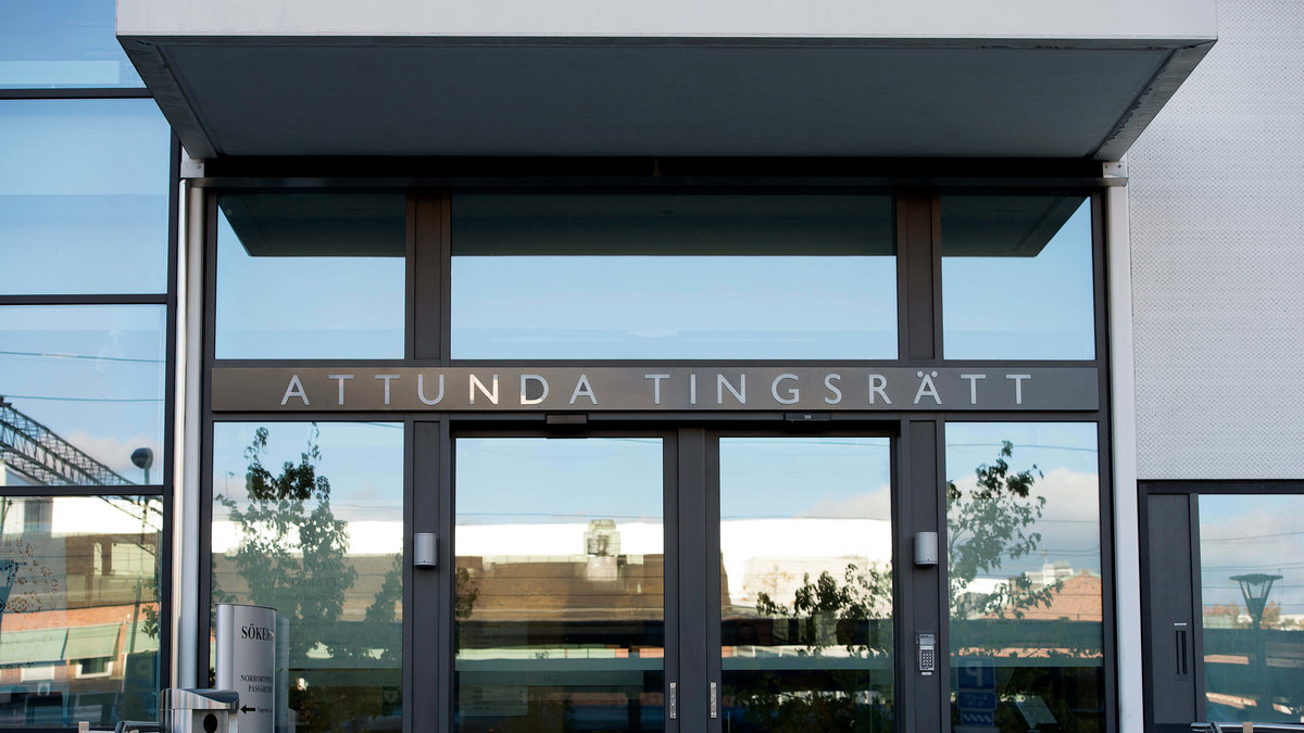 20åringen har begärts häktad i Attunda Tingsrätt. 
