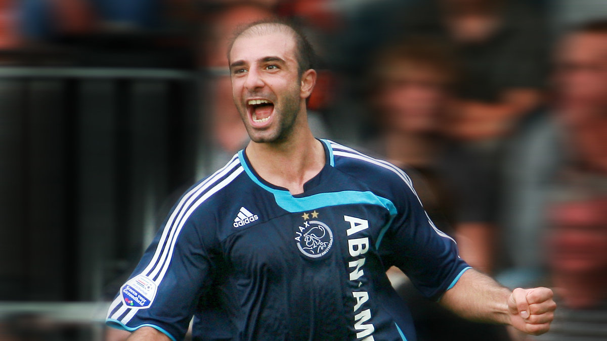 Han har bland annat spelat i Ajax under sina nio år utomlands.