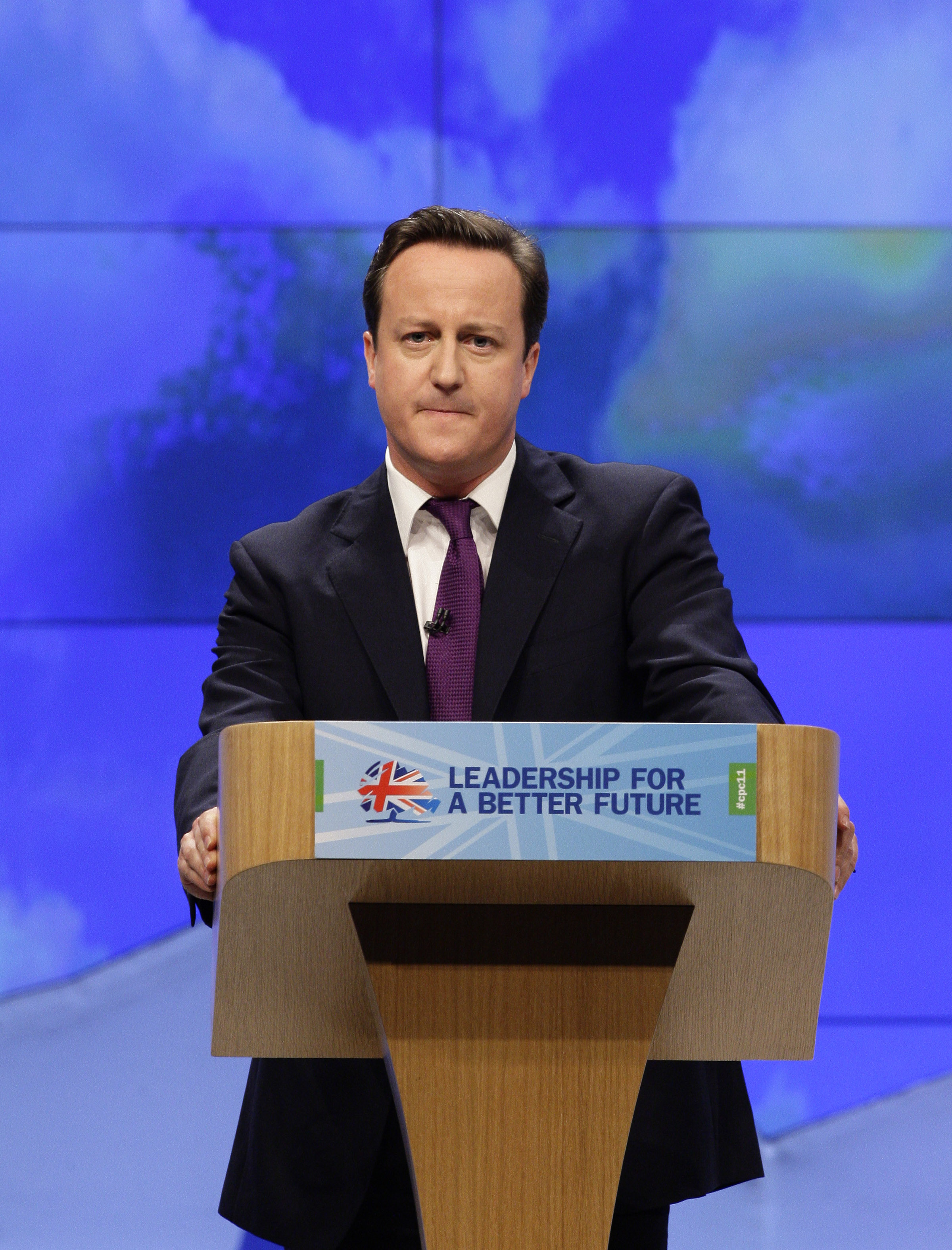 David Cameron talar under måndagen om de nya reglerna för anhöriginvandring.