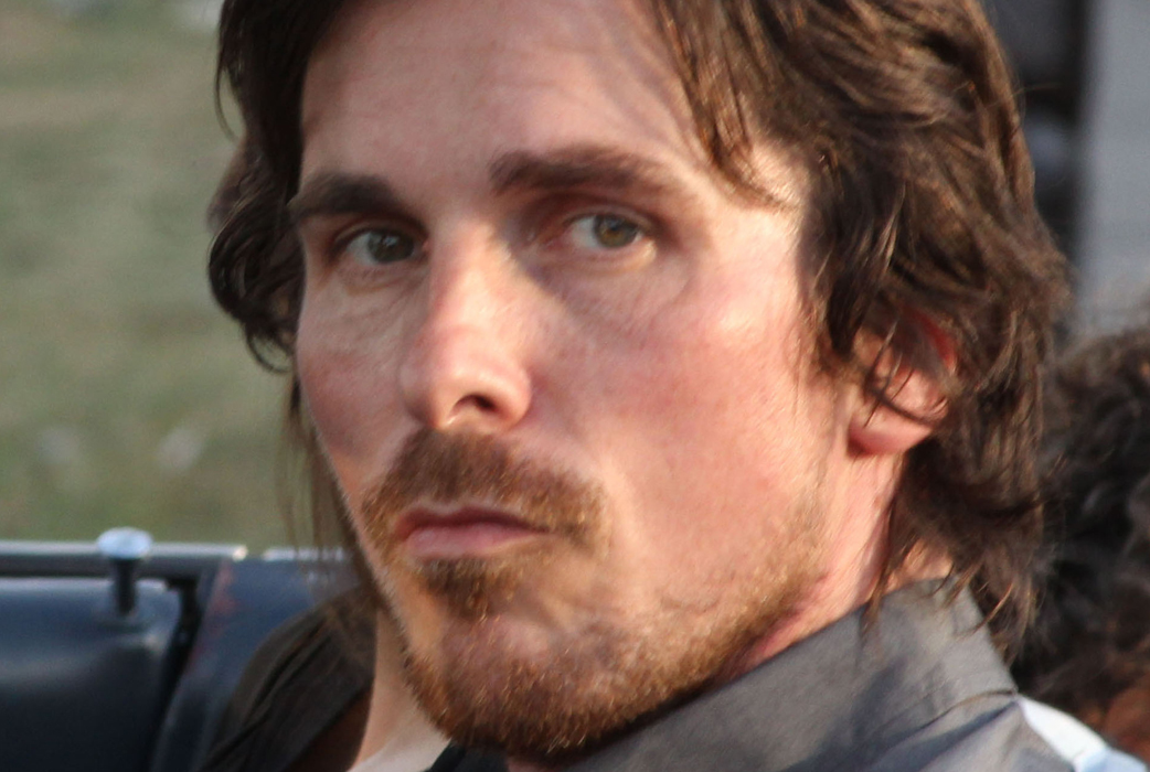 Christian Bale är känd för sina många diviga utbrott. Värst var det när han skällde ut en filmfotograf under inspelningen av filmen "Terminator Salvation". Filmfotografen råkade förstöra en scen – och det resulterade i en utskällning av Bale, som använde ordet "fuck" hela 37 gånger. – Vad fan är det för jävla fel på dig? Vad i helvete är det du inte förstår? Har du någon aning om vad det handlar om överhuvudtaget? Det är ju jävla distraherande att ha någon som smyger runt här mitt i en scen. Ge mig ett jävla svar!, skriker Bale på inspelningen som The Telegraph har transkriberat. Bale kallade filmfotografen för "kukhuvud", hotade med våld och hotade även att hoppa av filmen.