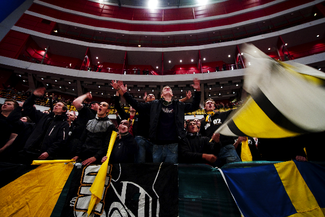 AIK-fansen är i extas efter segern mot DIF.