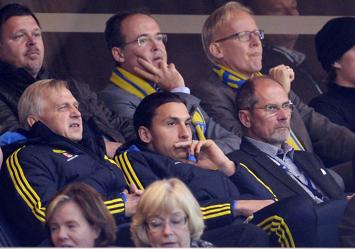 Zlatan satt på läktaren. Zlatan satt på läktaren.
