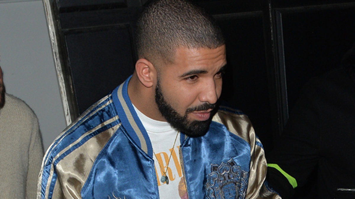 Drake lämnar nattklubben Libertine i London.