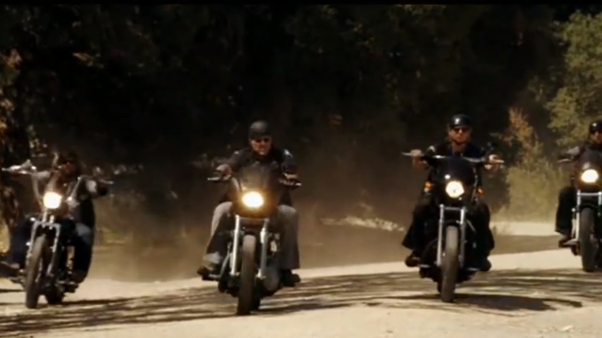 Sons of Anarchy är serien om ett hårt och kriminellt motorcykelgäng.