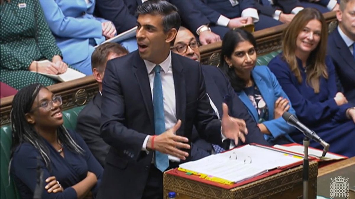 Storbritanniens premiärminister Rishi Sunak under utfrågning i parlamentet.
