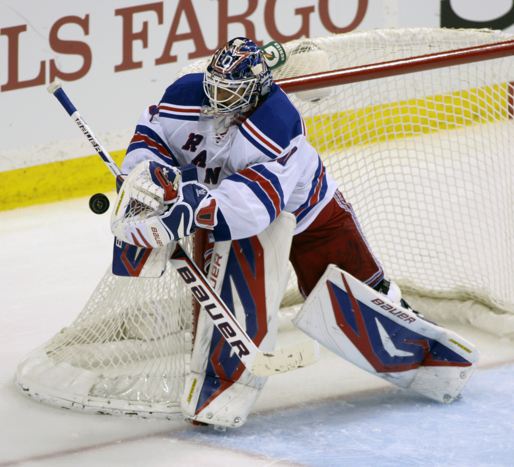 Henke räddade 30 av 32 skott när Rangers vann 3-2 mot Minnesota Henke räddade 30 av 32 skott när Rangers vann 3-2 mot Minnesota