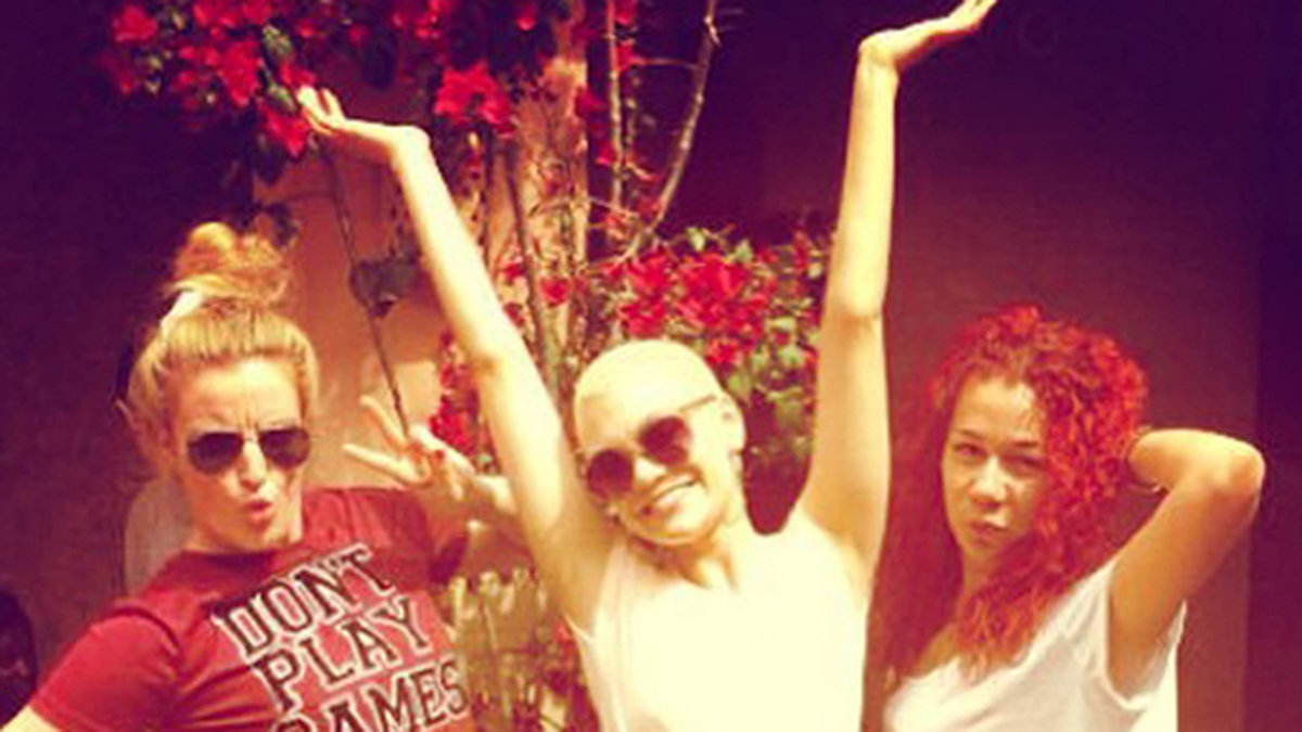 Jessie J hänger med tjejerna. 