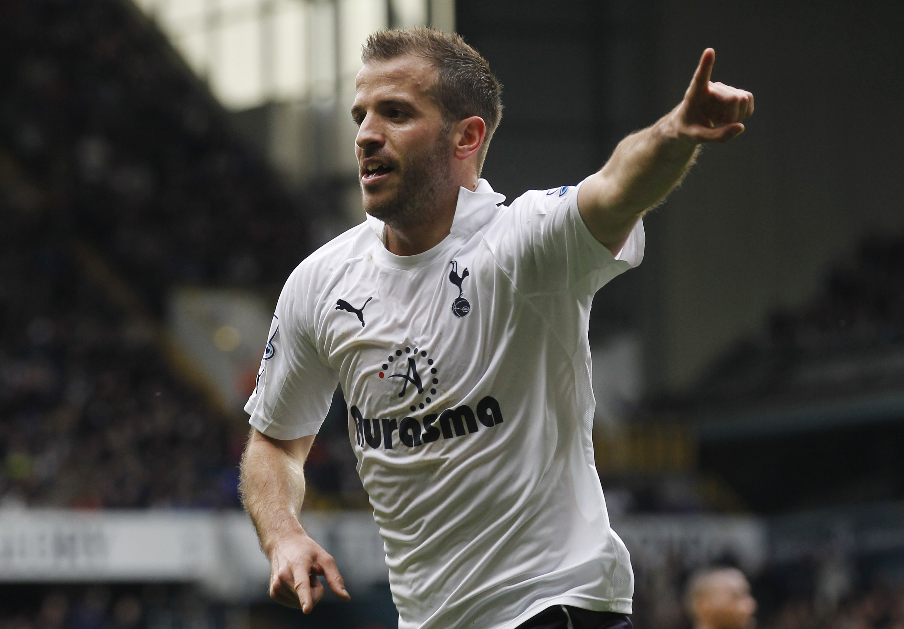 Rafael van der Vaart, Holland. När Sneijder dalar har den lille vänsterfotade mittfältaren gått spikrakt uppåt. Rafael van der Vaart, Holland. När Sneijder dalar har den lille vänsterfotade mittfältaren gått spikrakt uppåt.