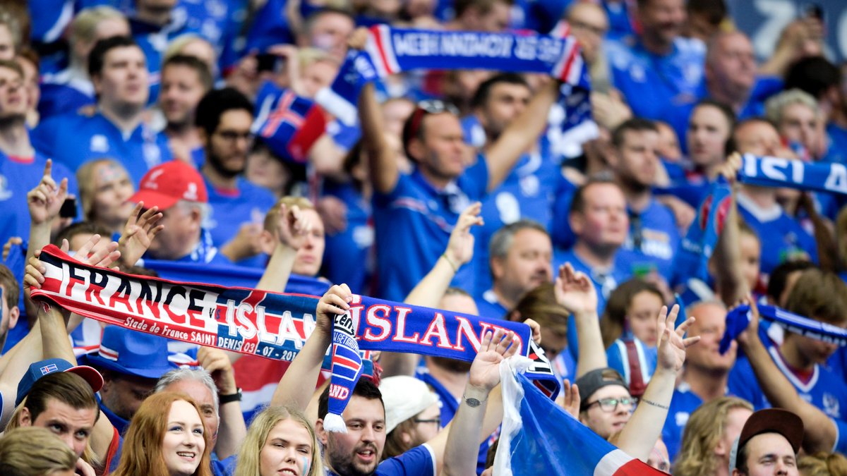 Isländska fans.