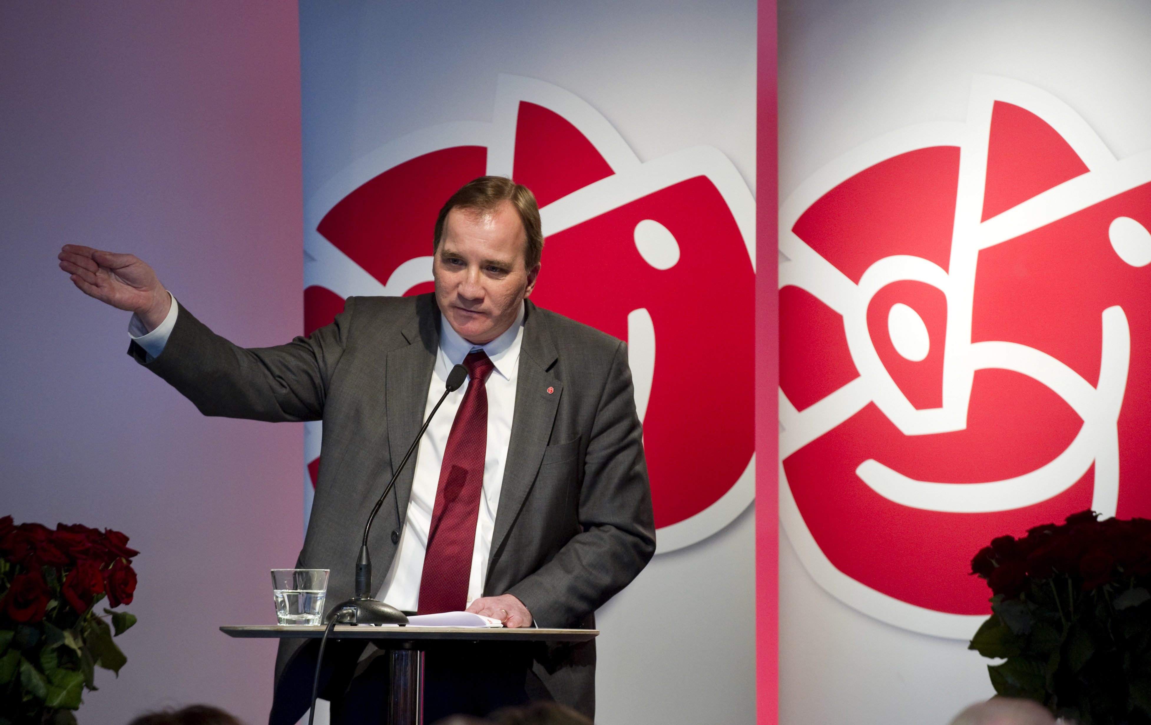 Snart måste nye ledaren Stefan Löfven peka ut en ny väg för Socialdemokraterna - innan partiets stöd minskar ännu mer.