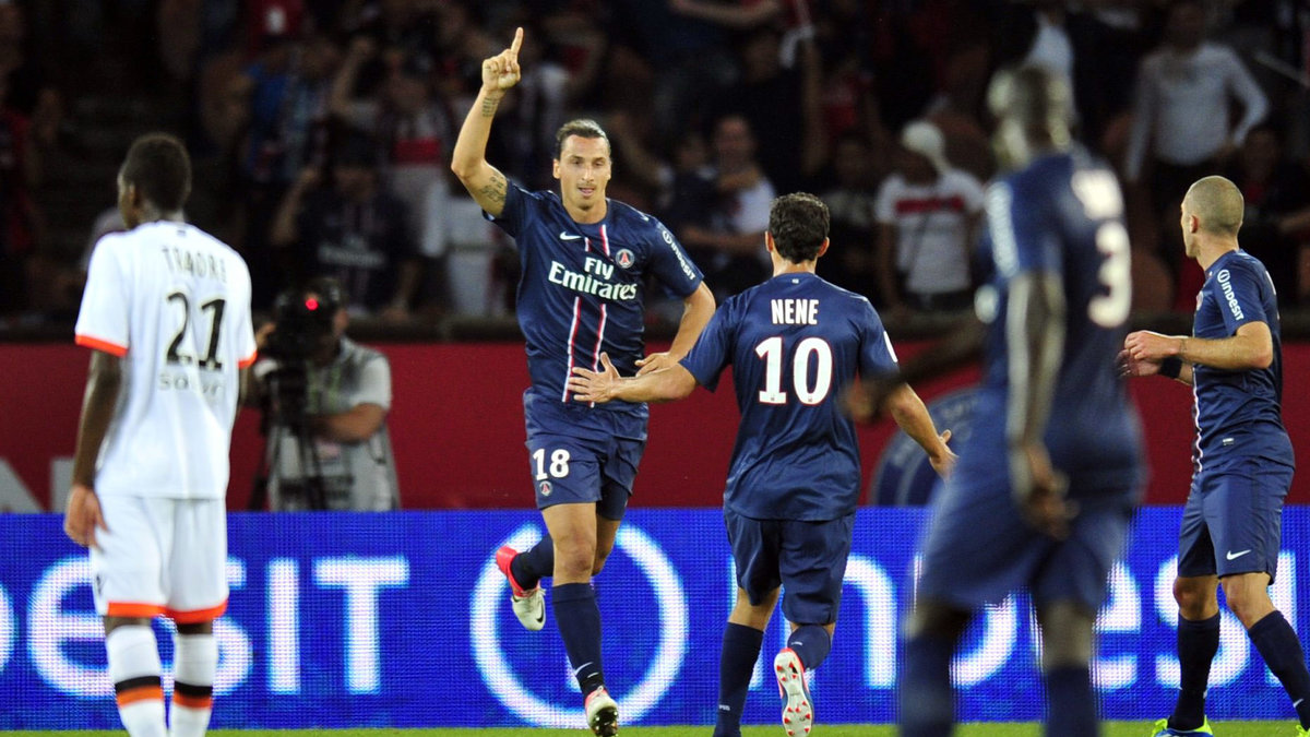 Här firar han ett av sina två mål mot Lorient - samma match som han skadade foten.