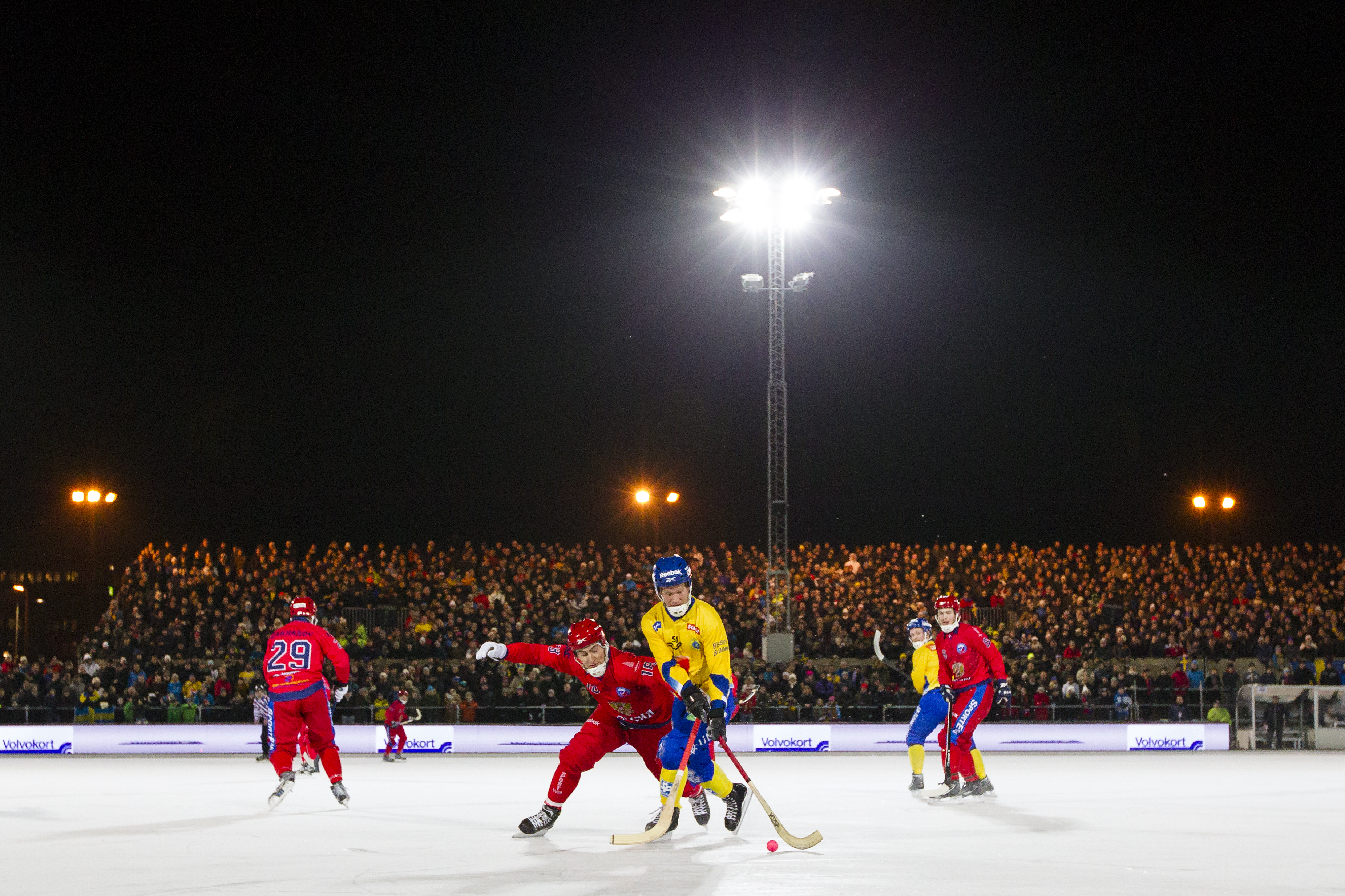 VM-finalen i bandy spelades mellan Sverige och Ryssland. VM-finalen i bandy spelades mellan Sverige och Ryssland.