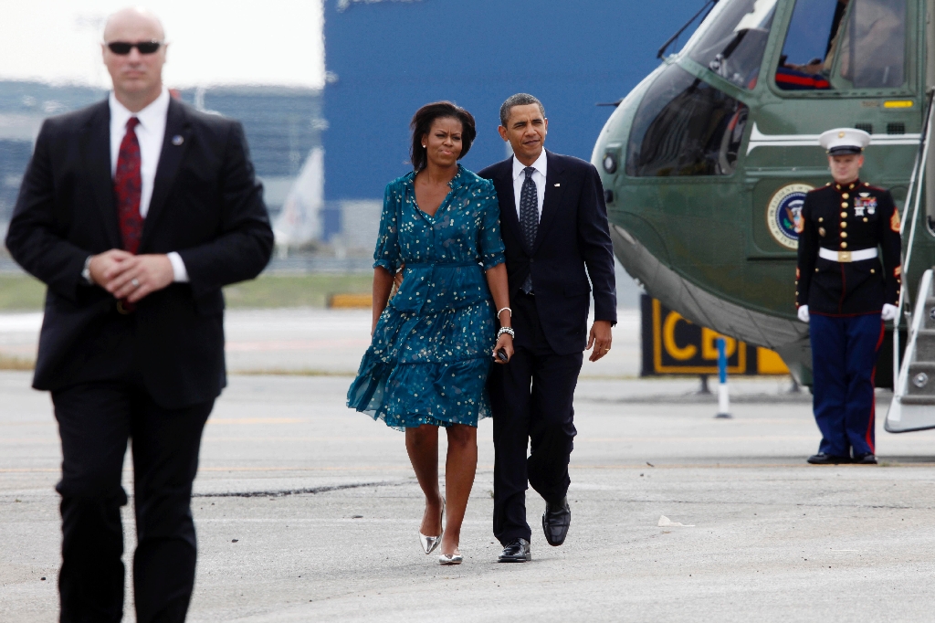 En specialagent står redo för att kunna skydda Michelle och Barack Obama om något händer. 