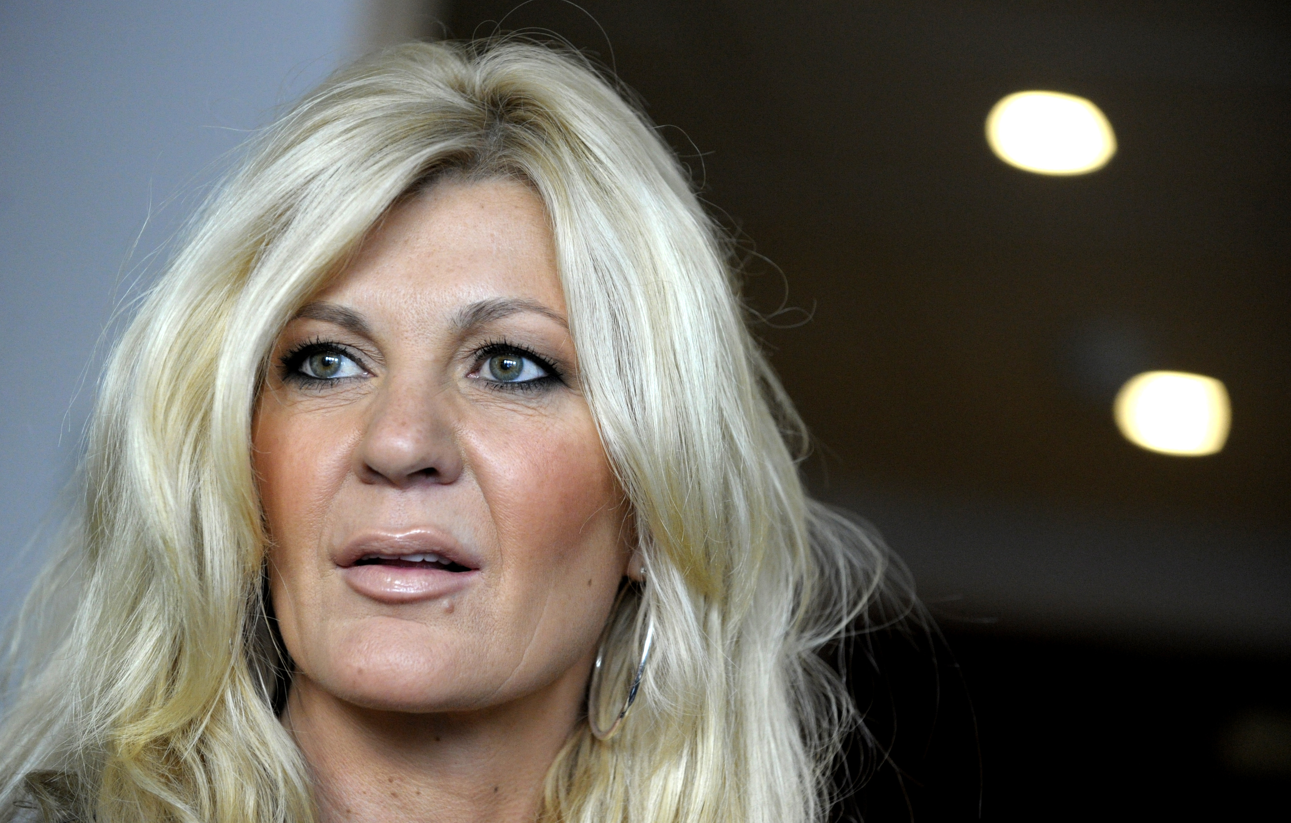 Maria Montazami lurade maken om hans egen ålder