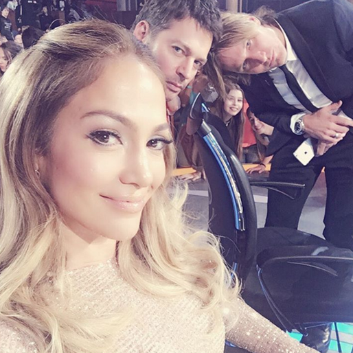 J.Lo tar en selfie. J.Lo tar en selfie.