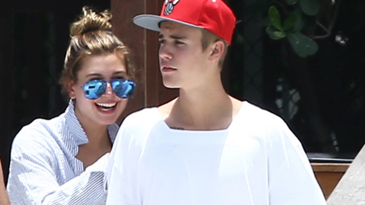 Hailey och Justin hänger i Miami tillsammans i juni 2015. 