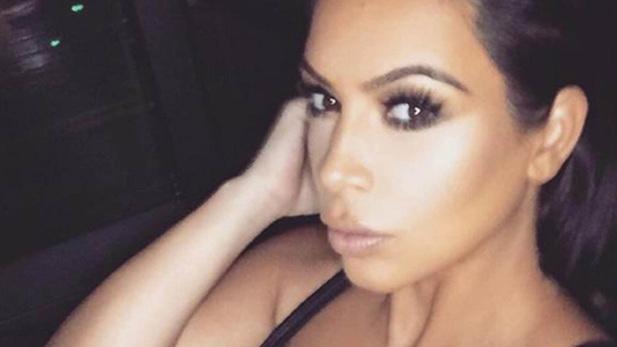 Kim Kardashian ger sin syn på amning. 