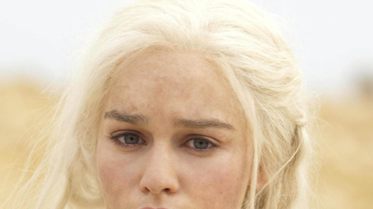 Emilia Clarke som Daenerys Targaryen.