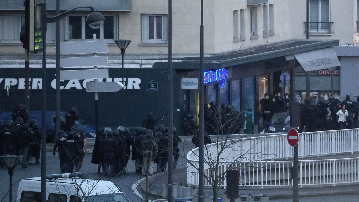 Flera poliser stormade affären där Amédy Coulibaly höll gisslan. 