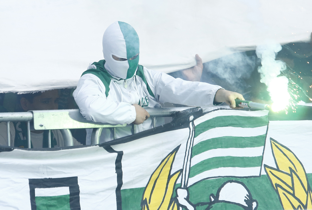 Du har push-notiser på "hans" lag – så du vet när de gör mål, när de torskat och hur startelvan ser ut. Under den här tiden så är det otroligt viktigt att du ligger lågt och inte ringer om oviktiga saker. Eller ring inte alls. Du har push-notiser på "hans" lag – så du vet när de gör mål, när de torskat och hur startelvan ser ut. Under den här tiden så är det otroligt viktigt att du ligger lågt och inte ringer om oviktiga saker. Eller ring inte alls.