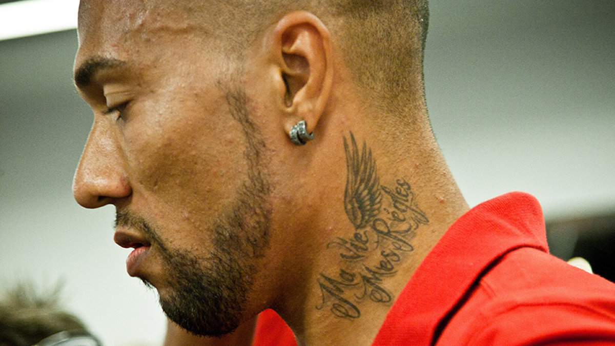 Fotbollsspelaren John Carews felstavade tatuering.