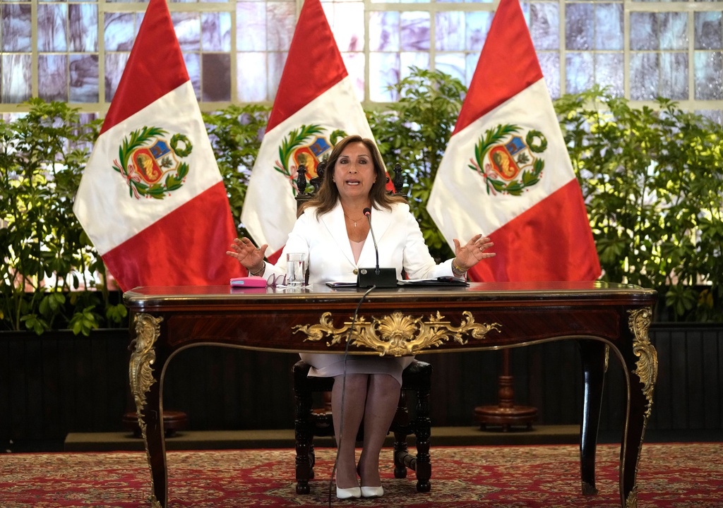 Perus president Dina Boluarte under tisdagens pressträff.