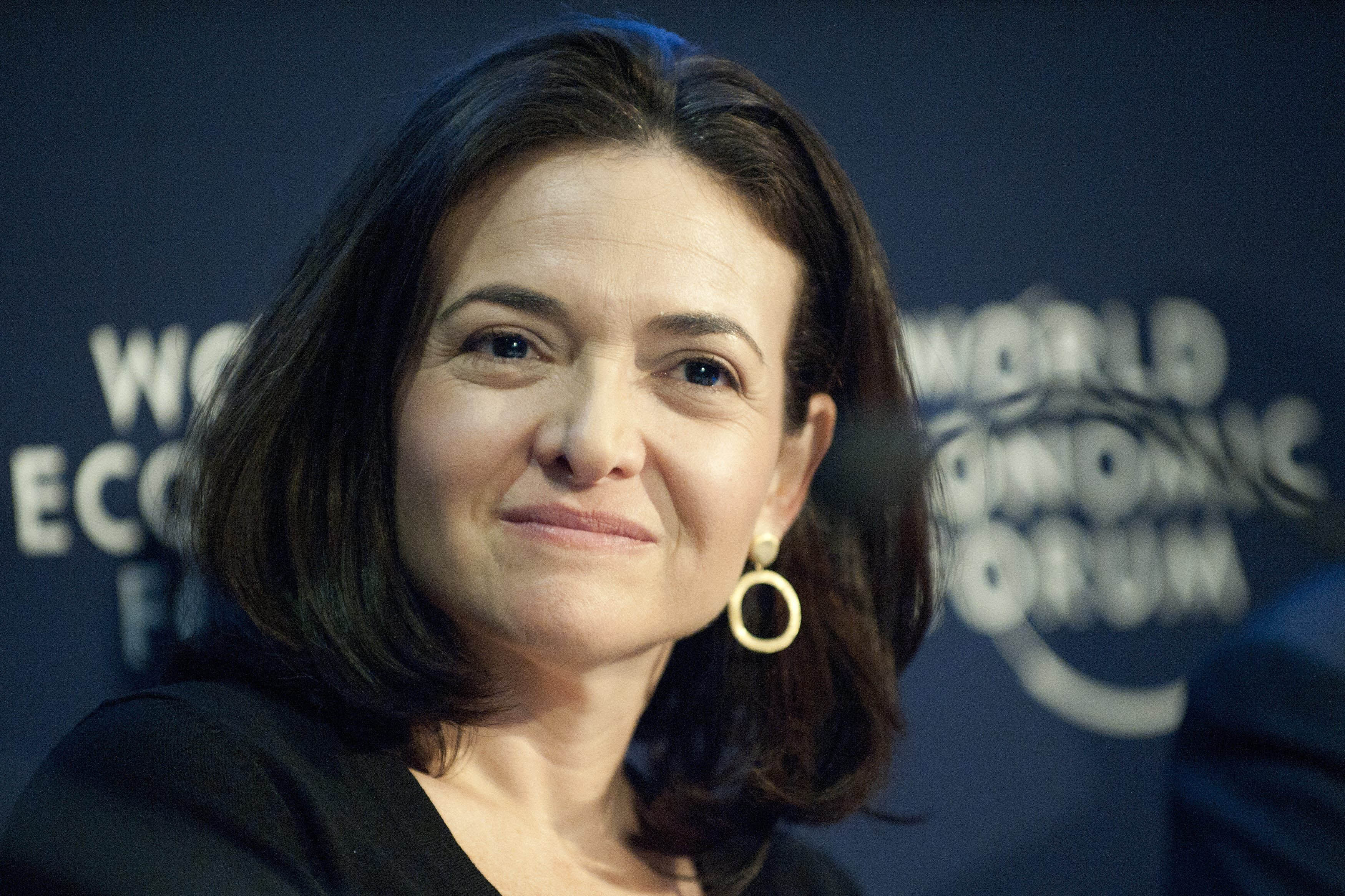 8. Sheryl Sandberg. Facebooks operativa chef. Första kvinna i facebooks styrelse. 8. Sheryl Sandberg. Facebooks operativa chef. Första kvinna i facebooks styrelse.